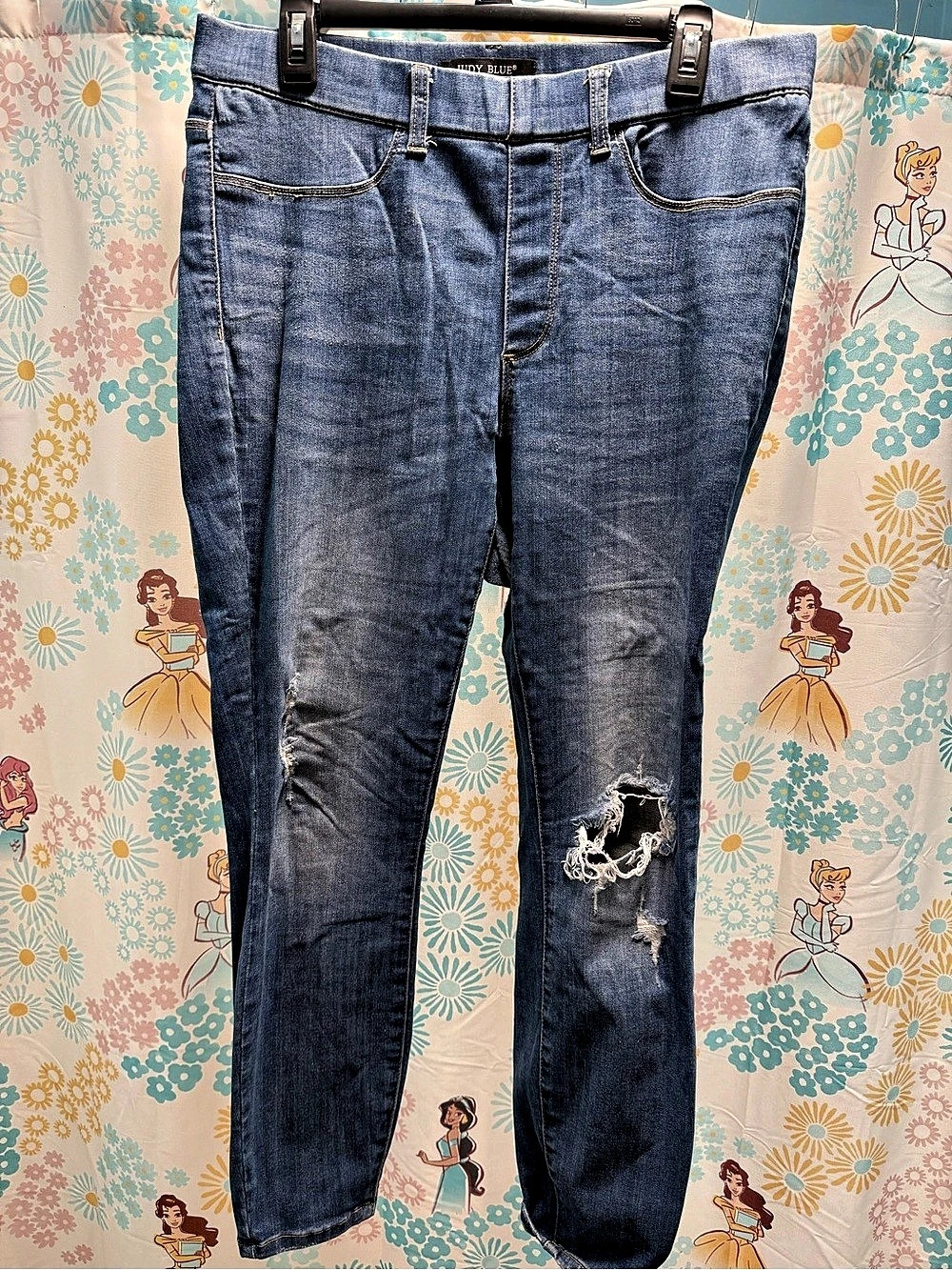 14w Judy Blue Distressed Blue Skinny Jeans